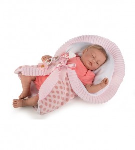 Muñeca Baby Reborn Candela, vestida con body rosa y mantita de lana.Pelo especial (leer ficha de producto requiere especial cuidado) mide 46 cms y pesa 1,800 kg